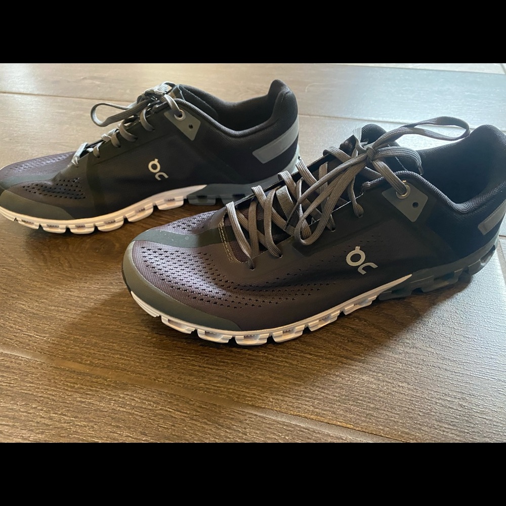 Brand new men’s On Cloudflow running shoes, Black Asphalt
